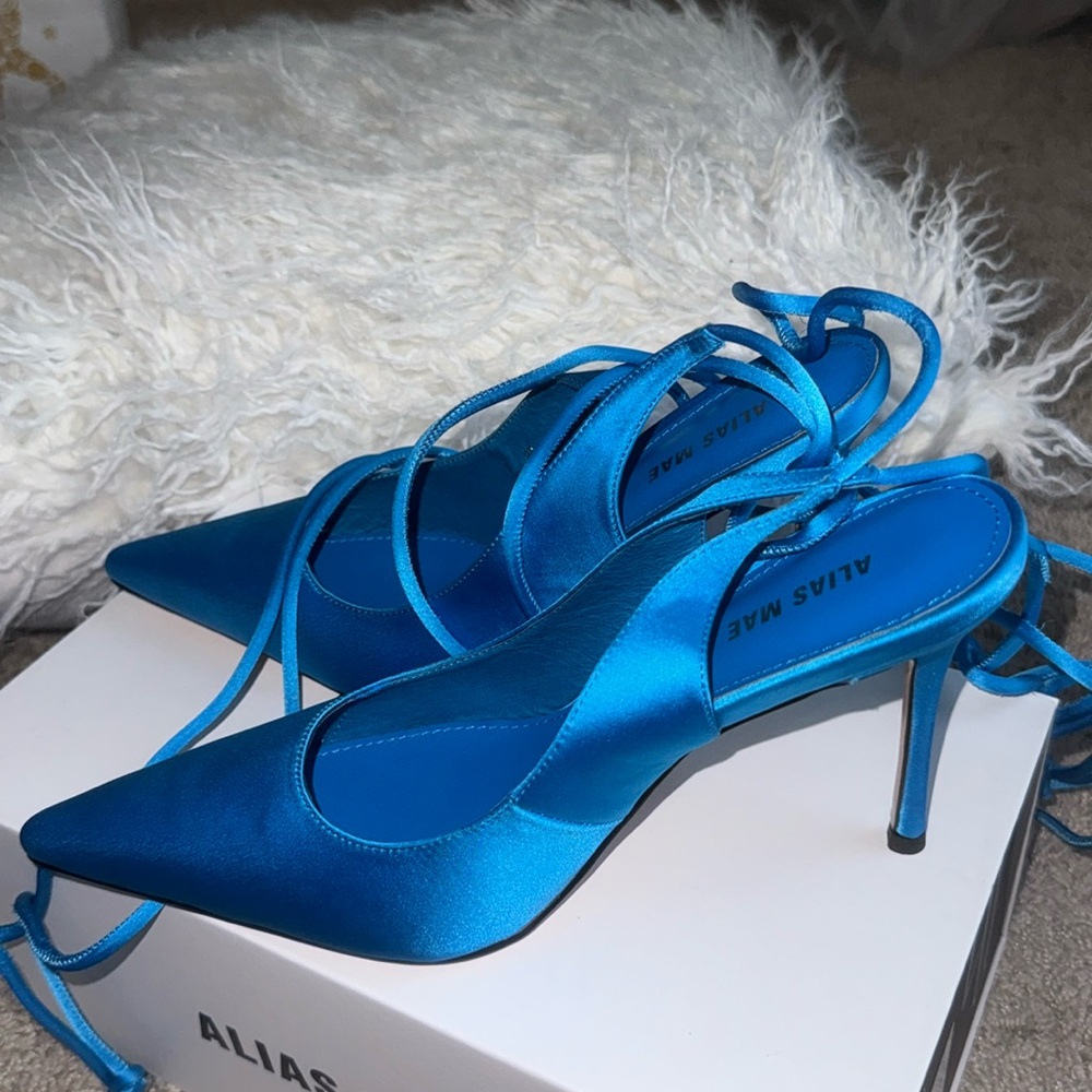 BRAND NEW BLUE SATIN HEELS SIZE 9.5